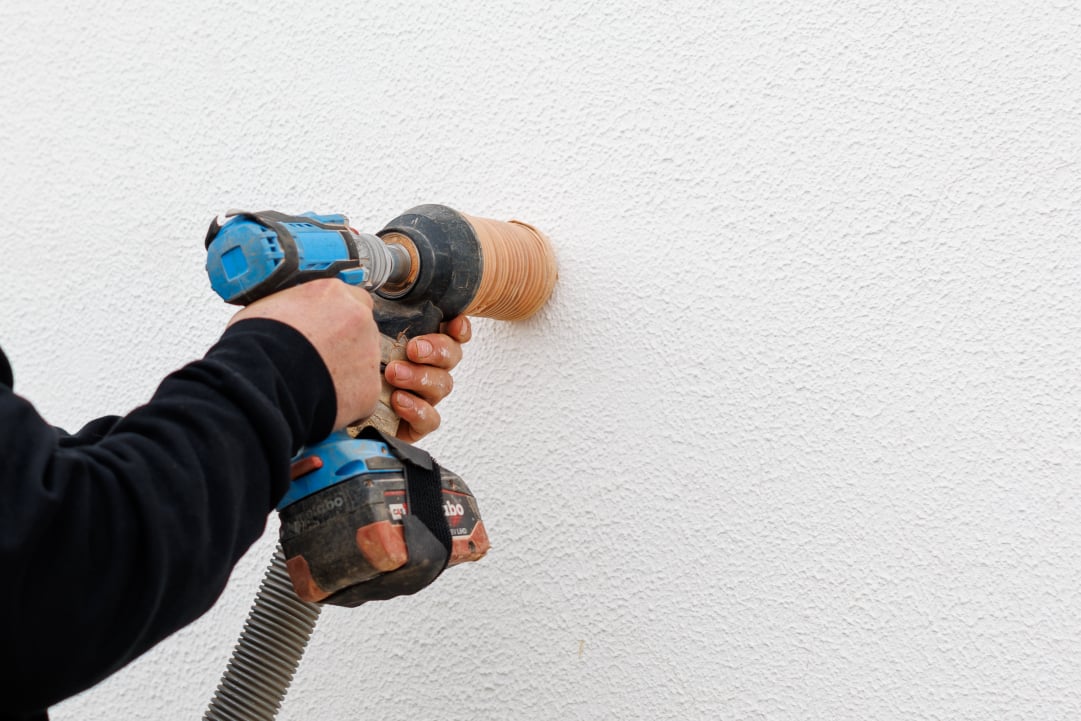 Insufflaggio *azione* *cosa* *dove*